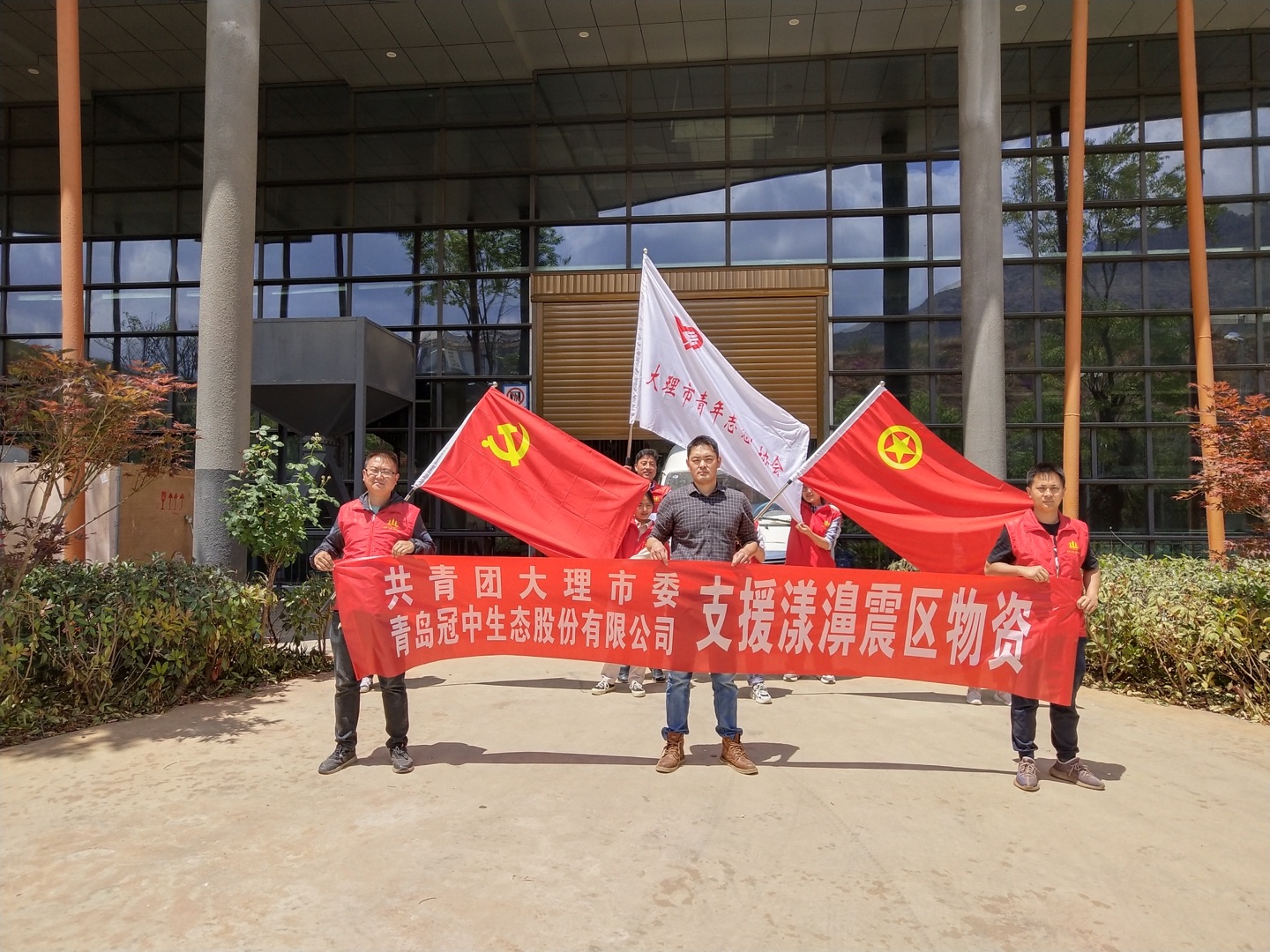 �������